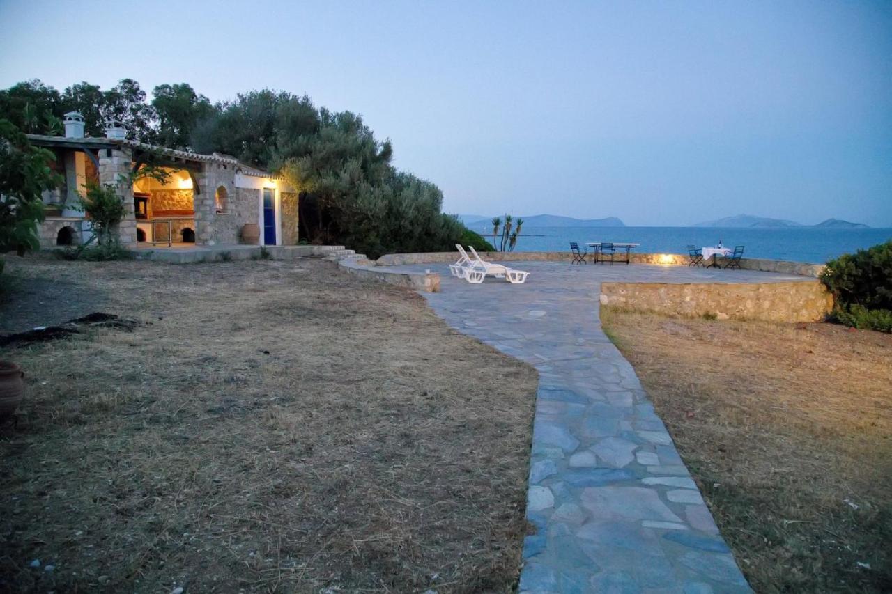 Aroura Homes 4Br Beachfront Villa Spétses Buitenkant foto