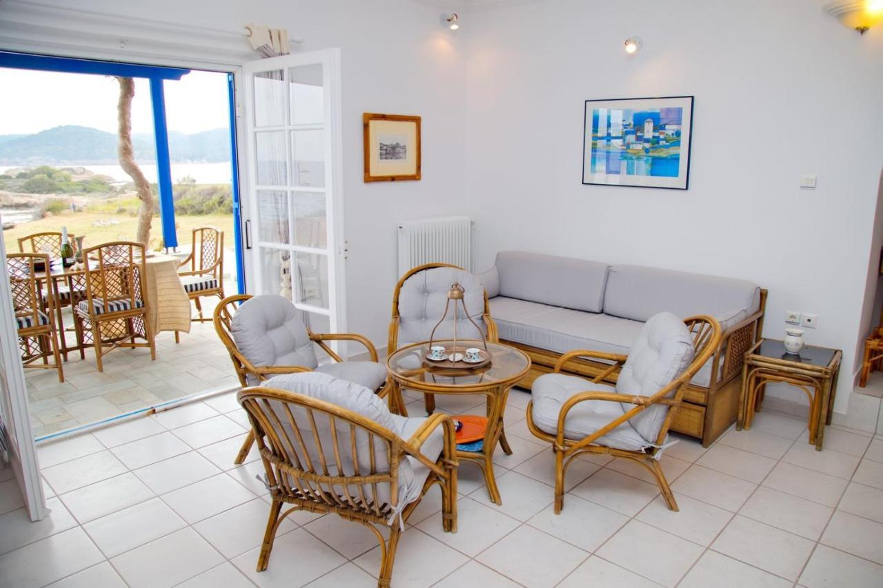 Aroura Homes 4Br Beachfront Villa Spétses Buitenkant foto