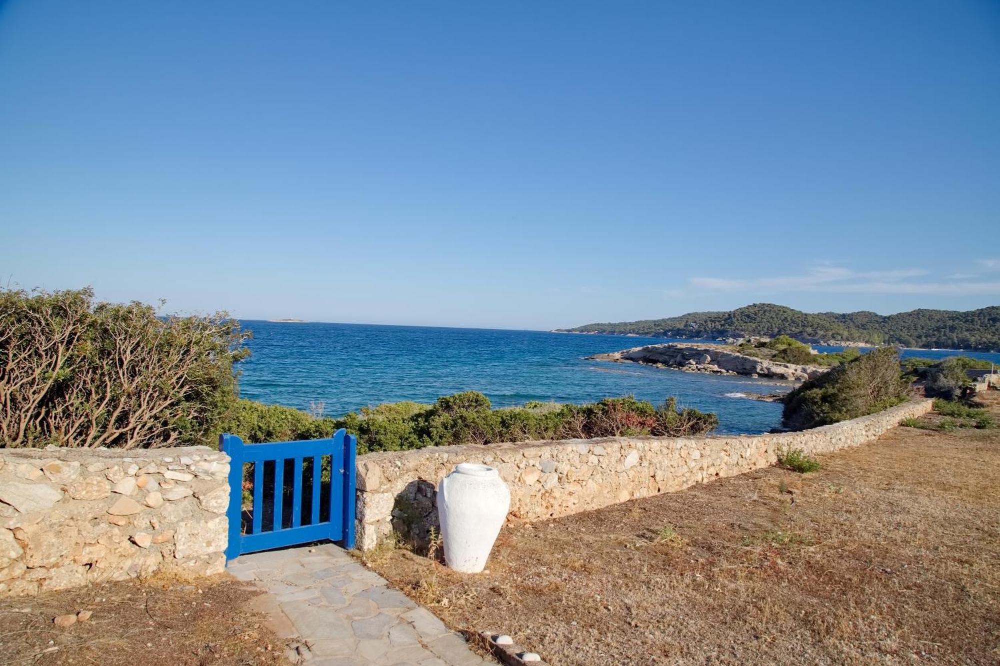Aroura Homes 4Br Beachfront Villa Spétses Buitenkant foto