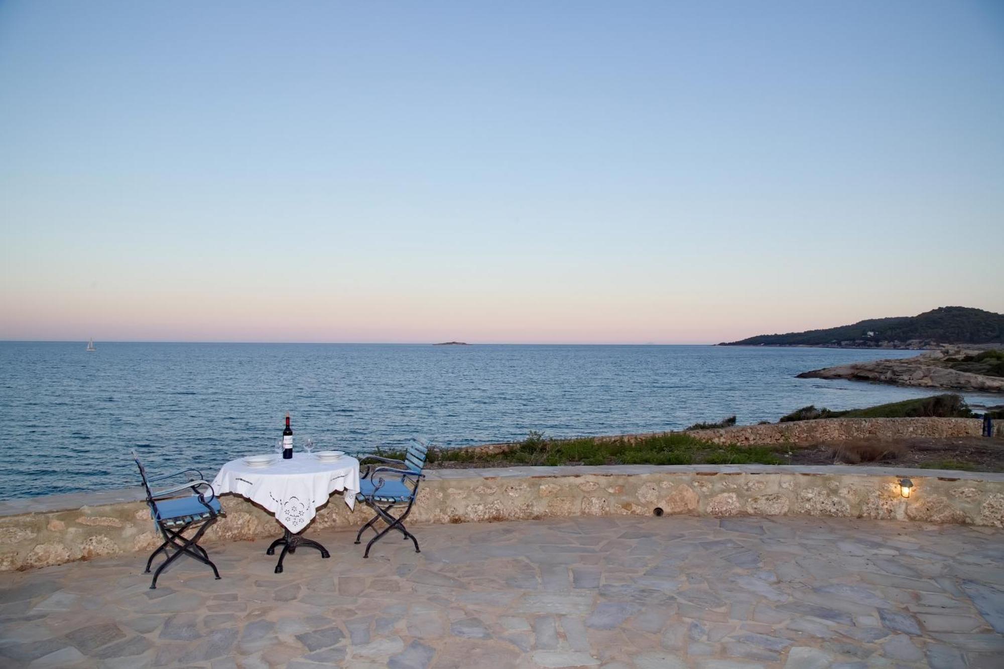 Aroura Homes 4Br Beachfront Villa Spétses Buitenkant foto