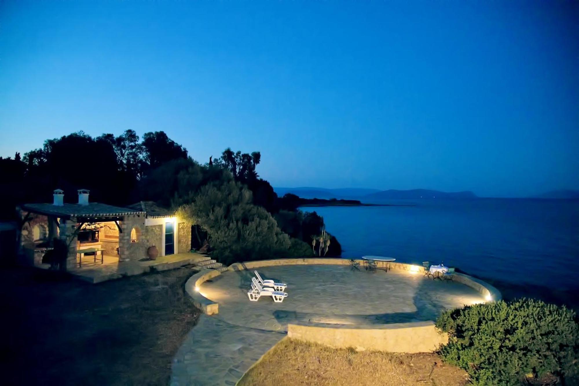 Aroura Homes 4Br Beachfront Villa Spétses Buitenkant foto