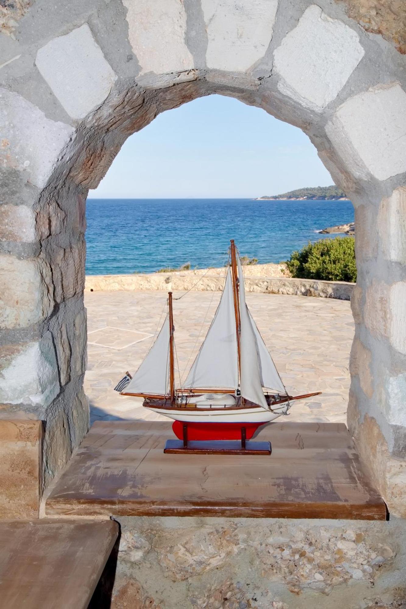 Aroura Homes 4Br Beachfront Villa Spétses Buitenkant foto